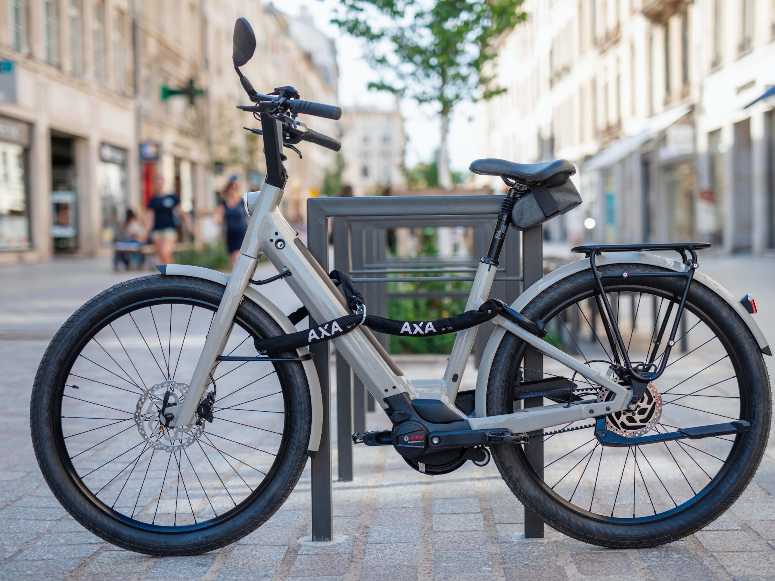 Moustache Lundi 27 ES: Comfort-focused city e-bike with Bosch mid-drive motor