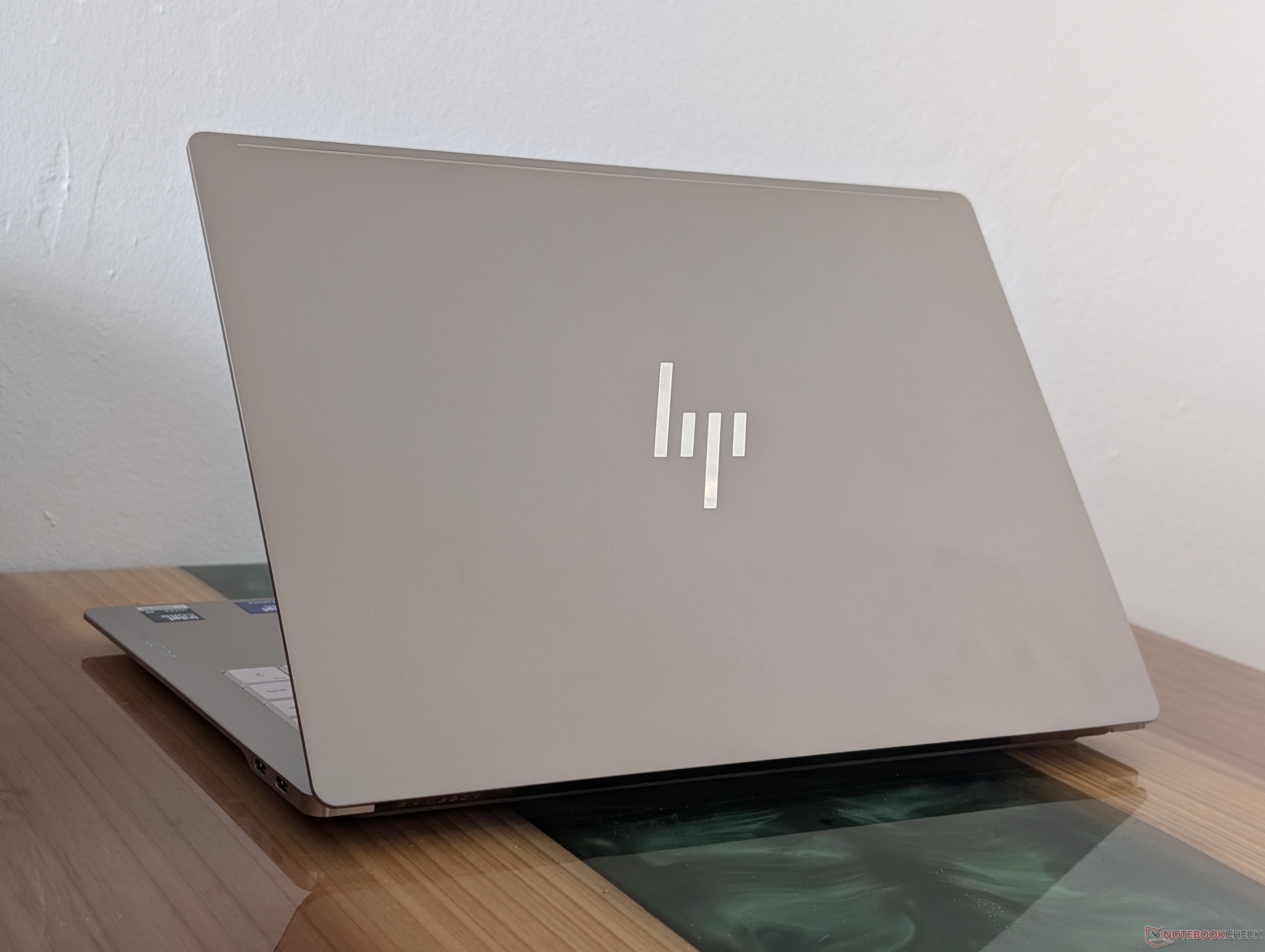 New HP OmniBook Ultra 14 has one key advantage over the Dell XPS 14