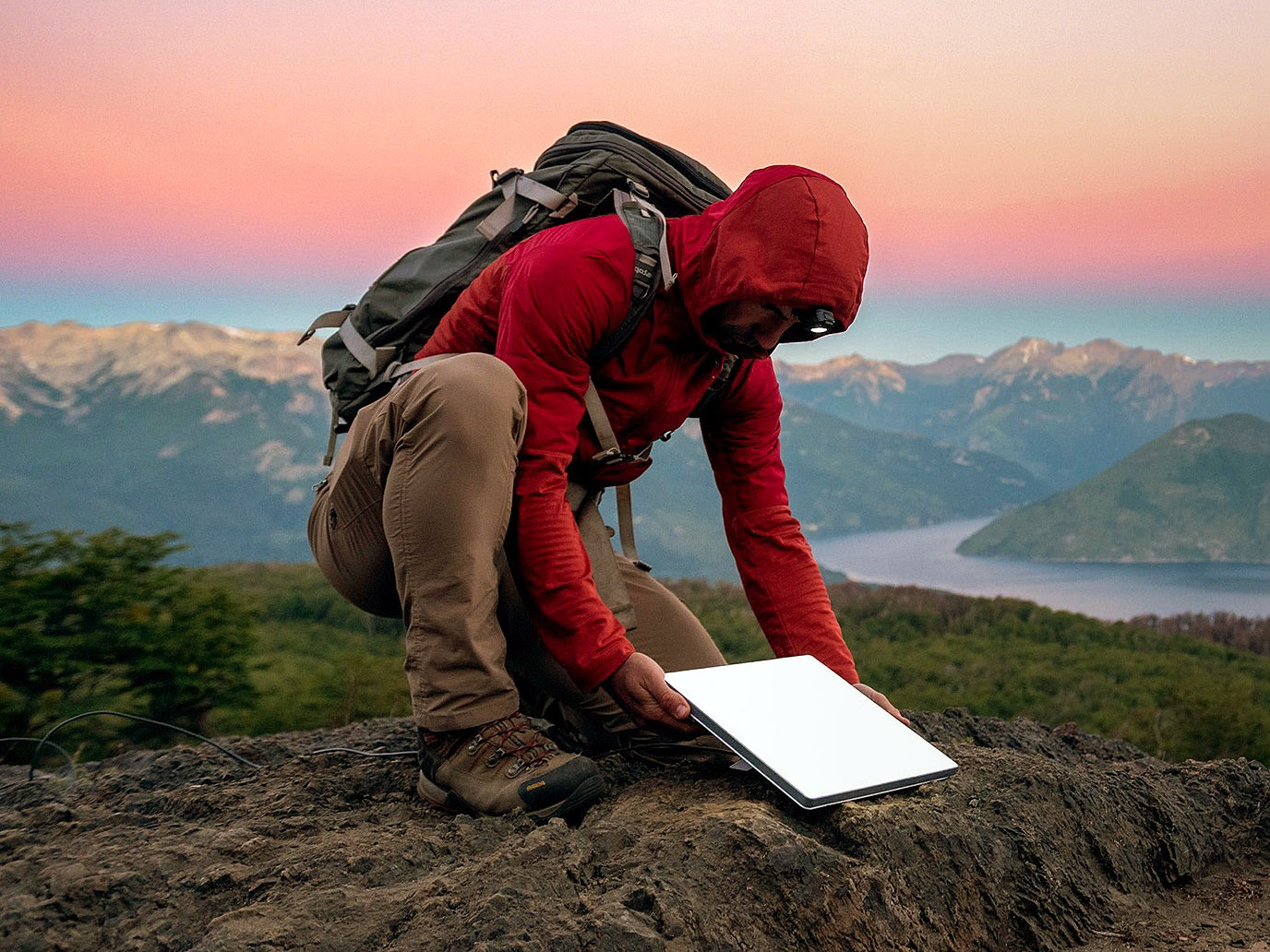 Starlink drops Mini dish price to the lowest ever with no fine print The Starlink Mini Kit that can fit in a backpack and brings satellite Internet wherever one goes has fallen precipitously in price. When it launched, the Mini dish was more expensive…