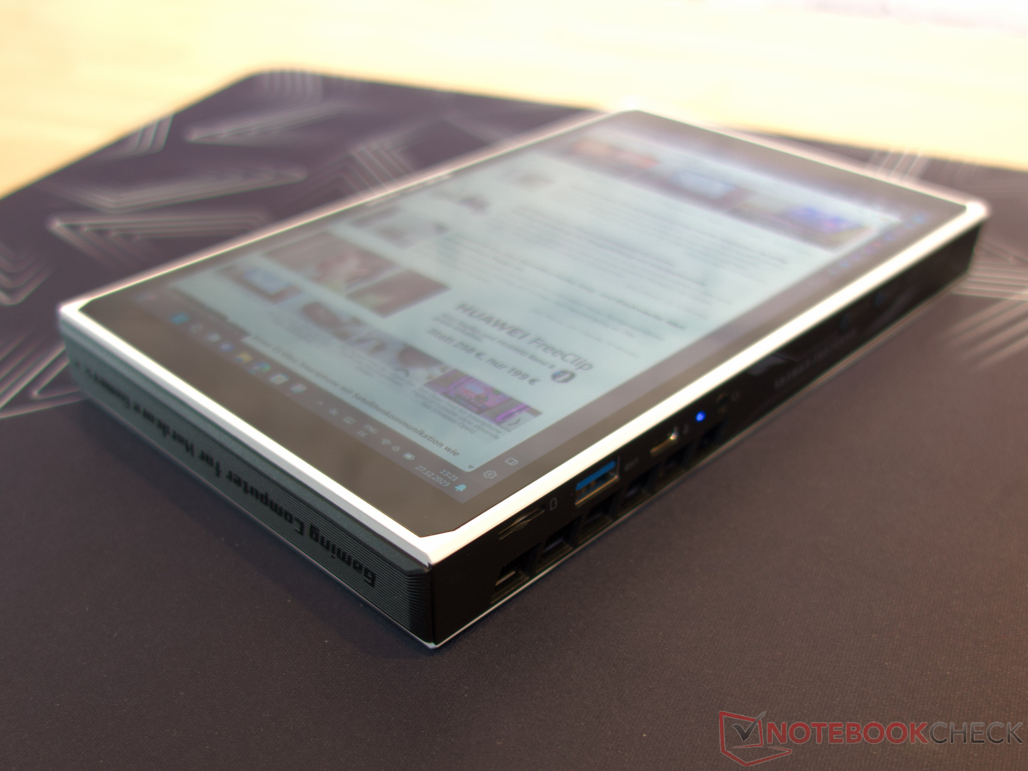 OneXPlayer 2 Pro gaming handheld, tablet or detachable in