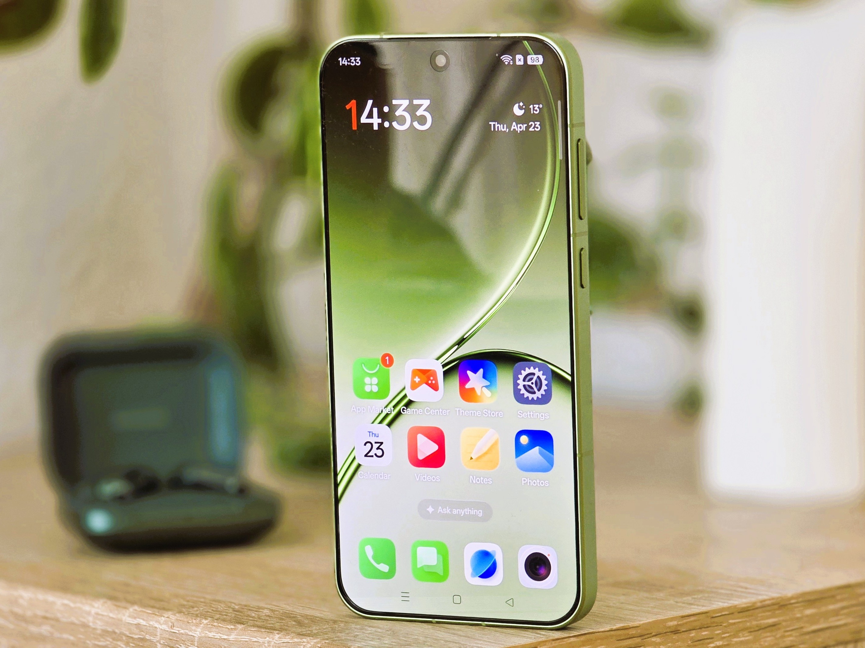 This mini flagship phone is better than iPhone 17 and Galaxy S26