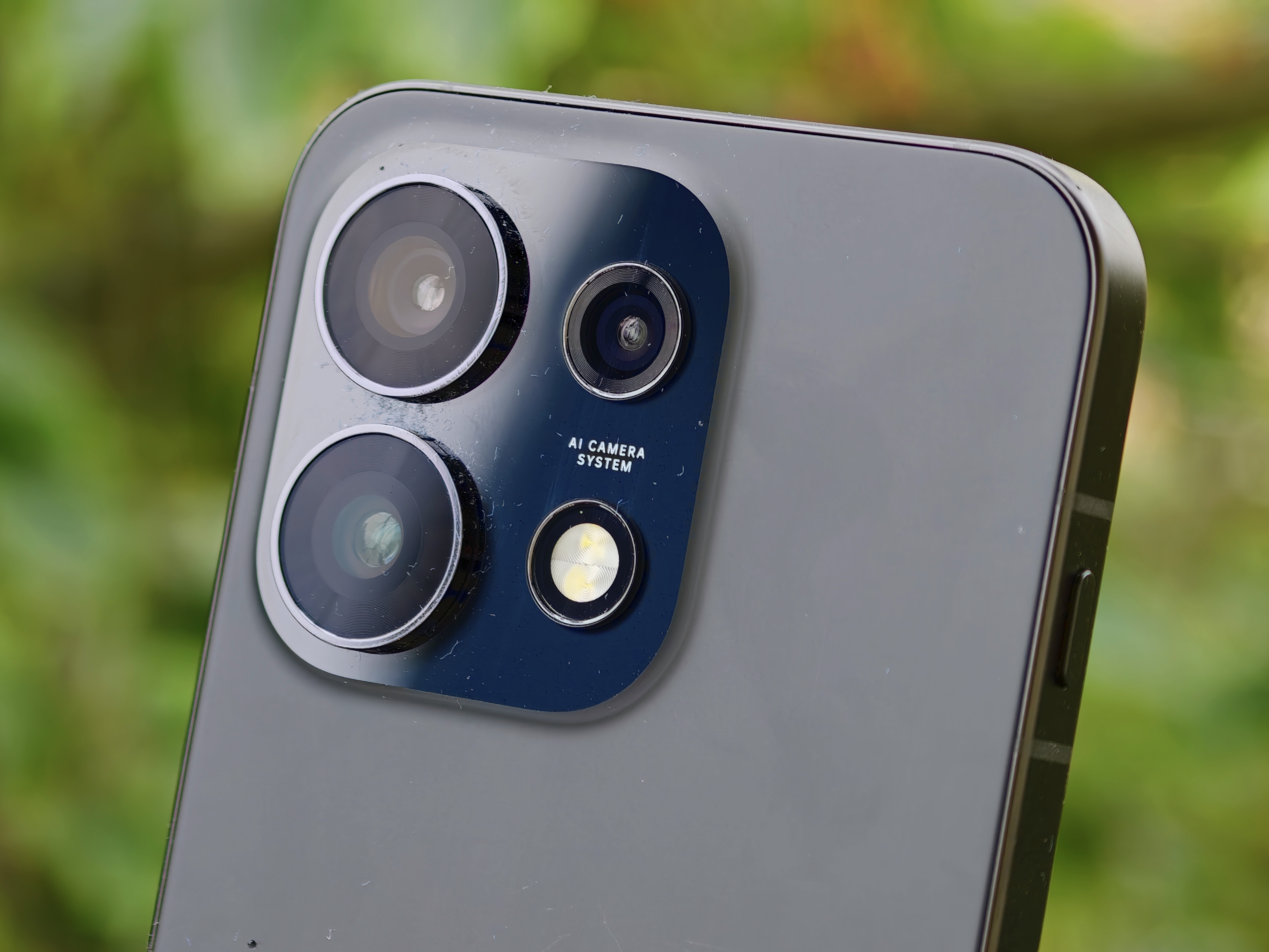 New chipset brings on‑device AI to Galaxy S26 alternative