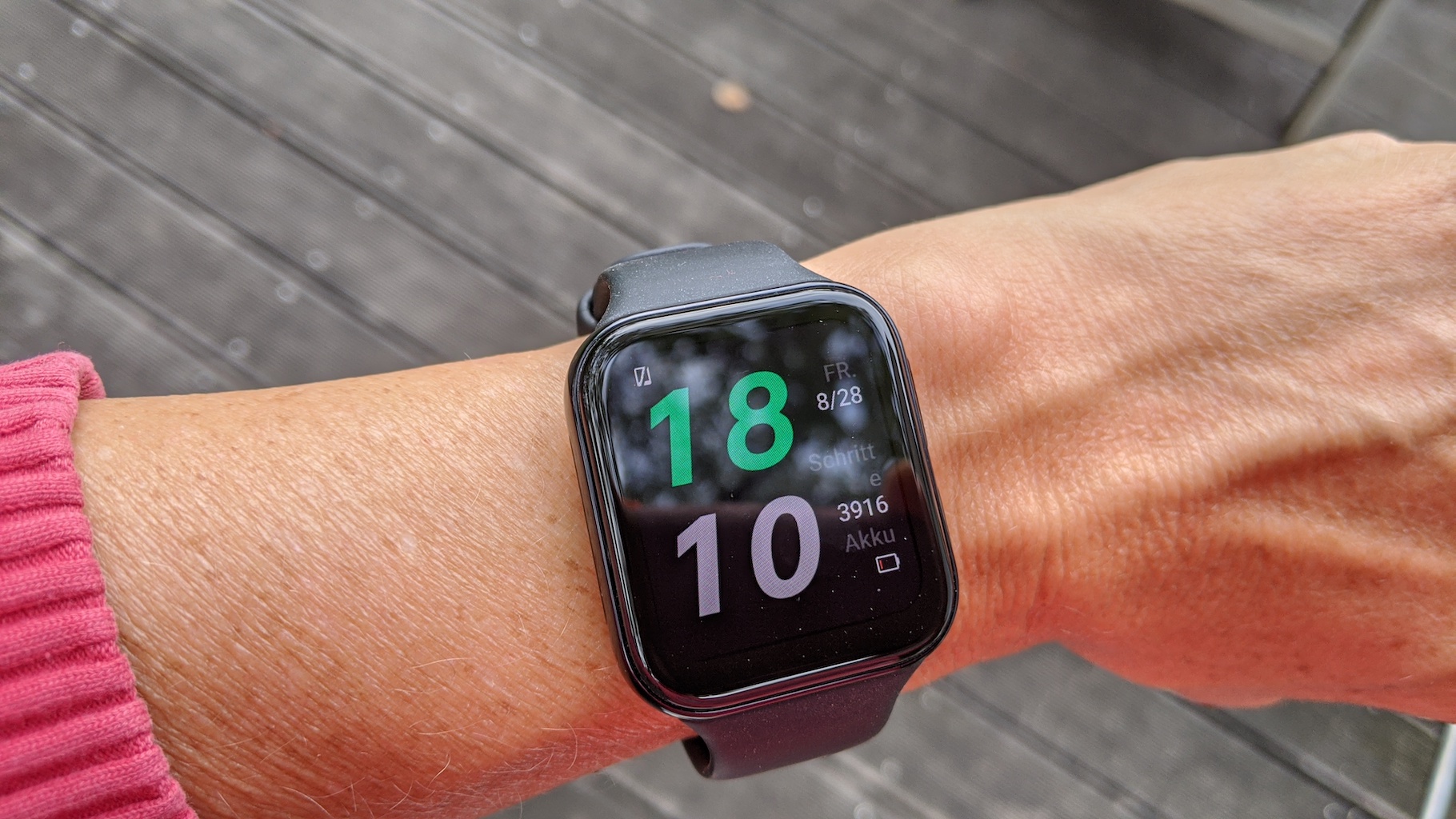 Oppo Watch Review: Looks like Apple, ticks like Google - NotebookCheck ...