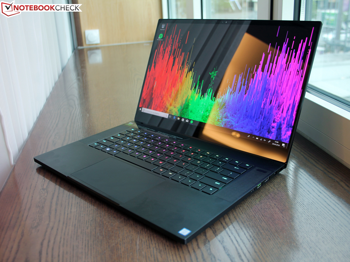 Razer Blade 15 (i7-8750H, GTX 1070 Max-Q, FHD) Laptop Review