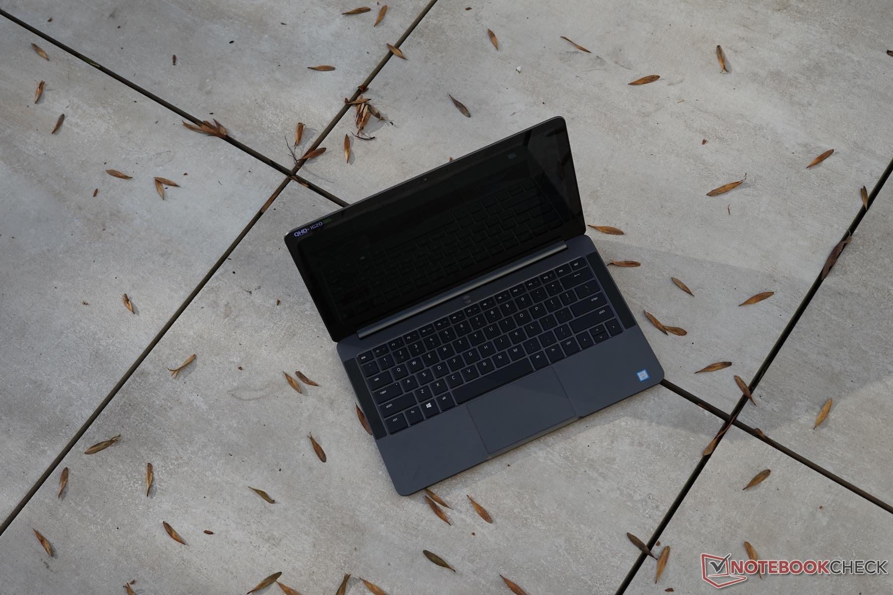 Razer Blade Stealth (QHD i7-8550U) Laptop Review - Notebookcheck 