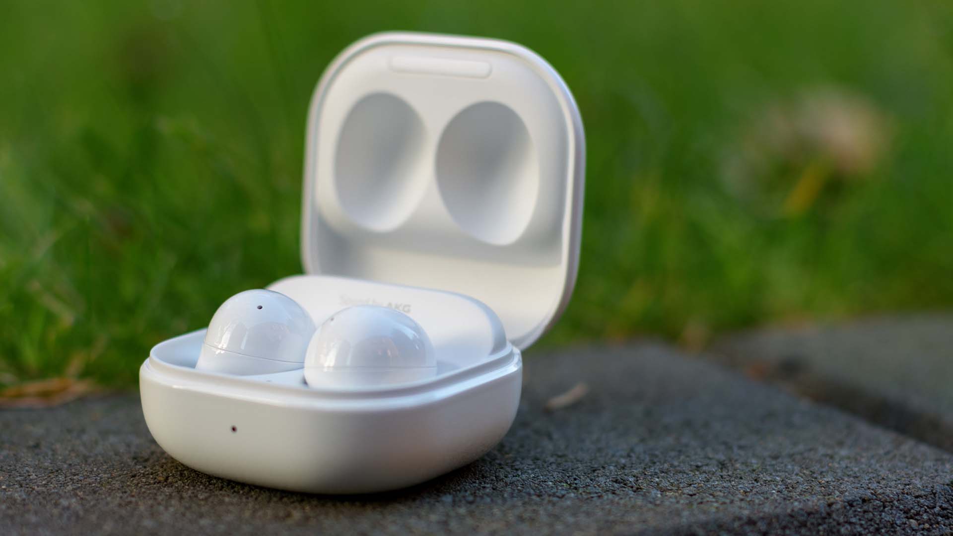 Galaxy Buds 2 review: Samsung shrinks its wireless earbuds - CNET