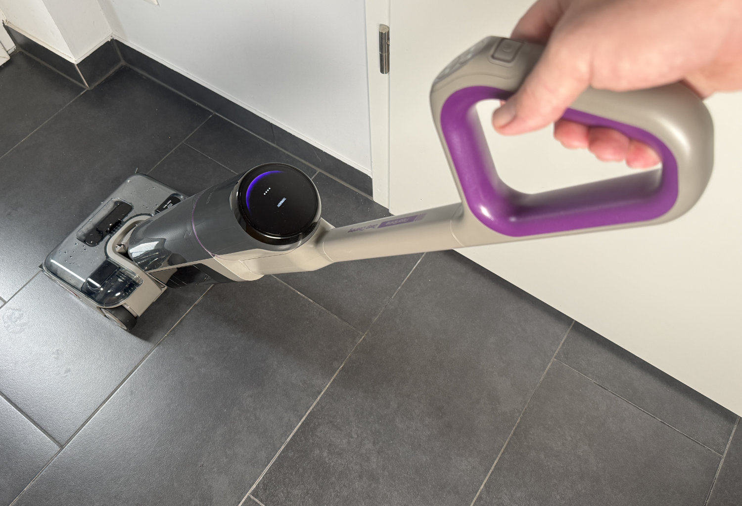 Affordable wet/dry vacuum with self-cleaning: Eureka FloorShine 830 review