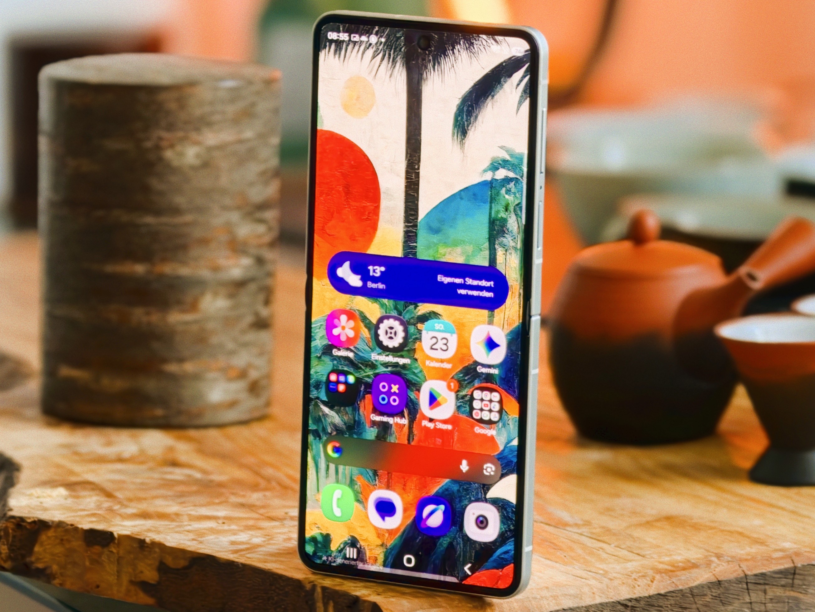 Ultra-lightweight smartphone powerhouse with a 6.9-inch OLED screen—Samsung Galaxy Z Flip 8 review