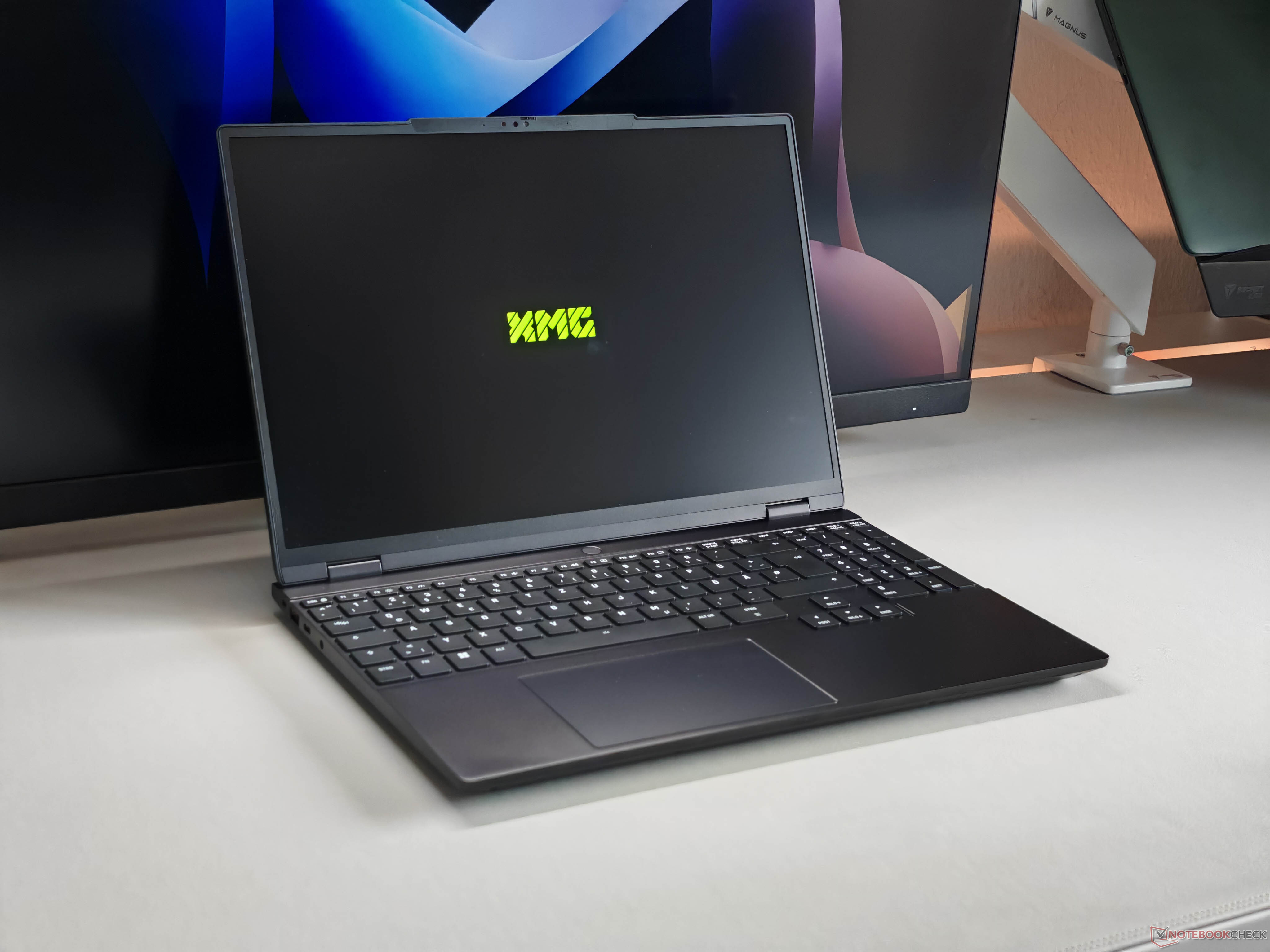 XMG Evo 15 (M25) laptop review - A good Windows alternative to the MacBook Air 15?