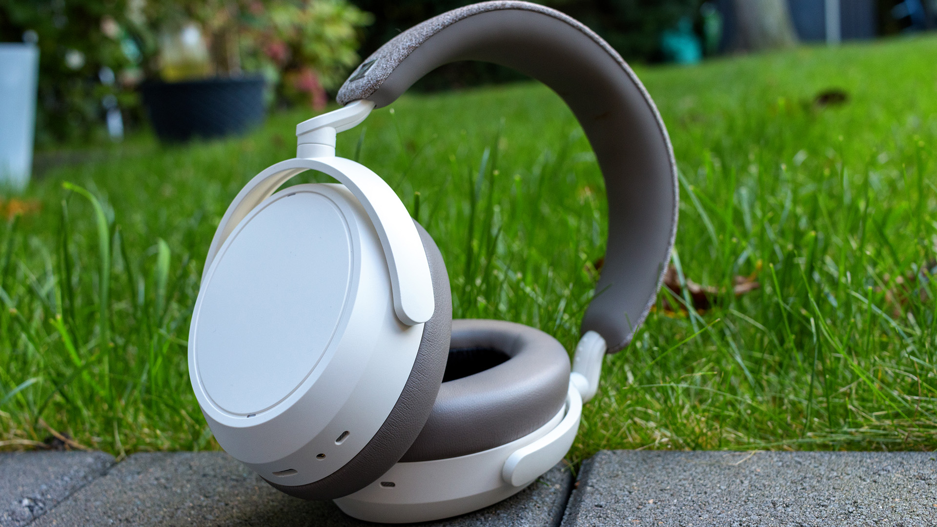 Sennheiser Momentum 4 review: tremendous noise-cancelling