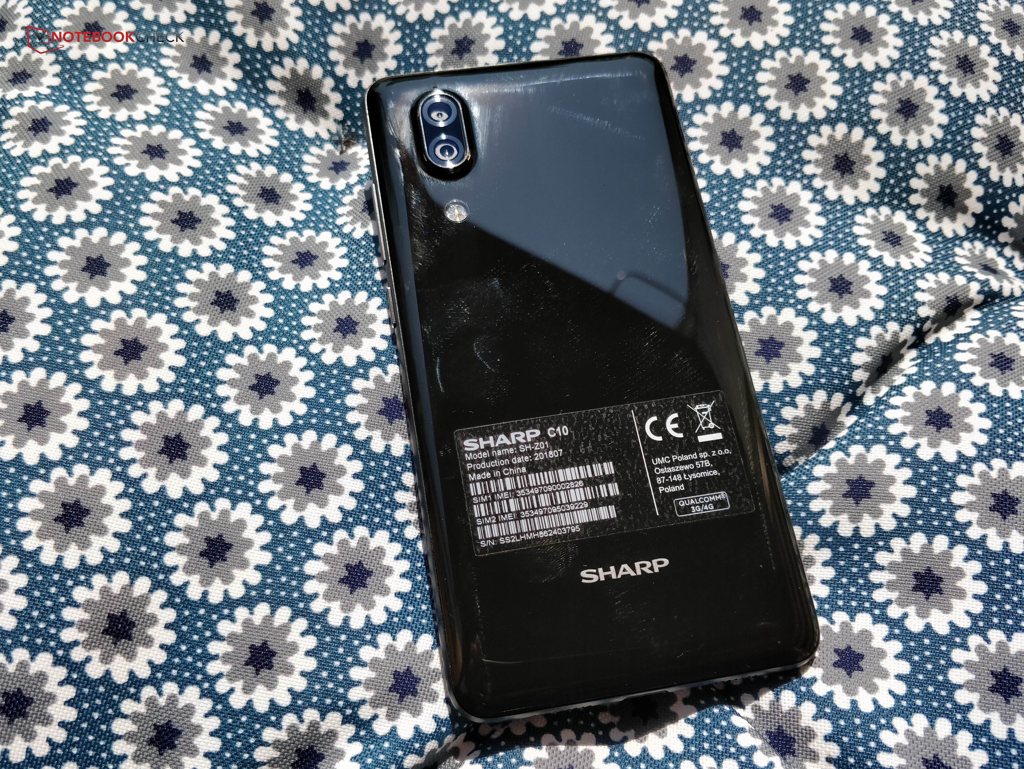 Sharp Aquos C10 Smartphone Review Notebookcheck Net Reviews