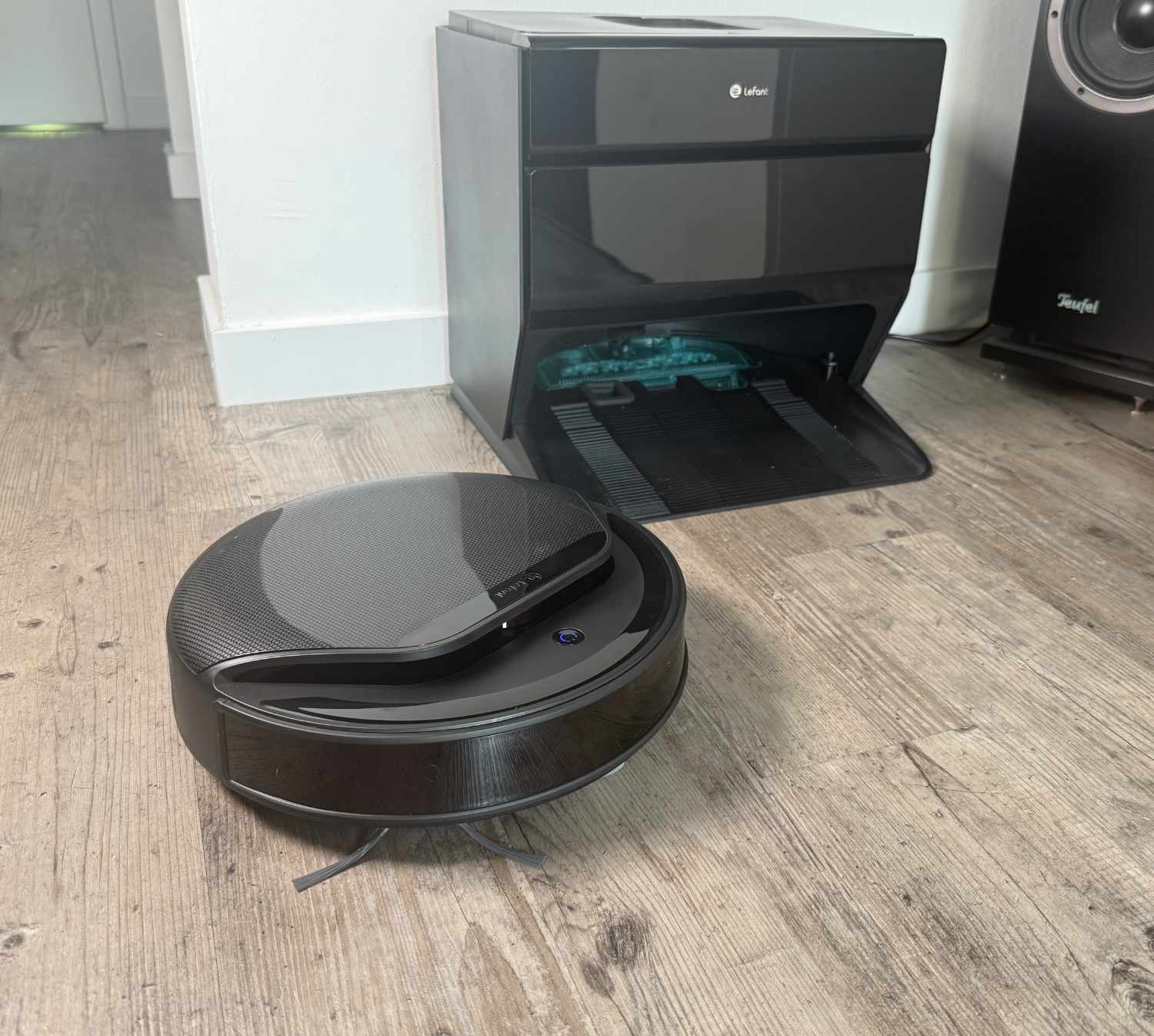 Robot vacuum with mopping roller at an affordable price: Lefant M5 Pro review