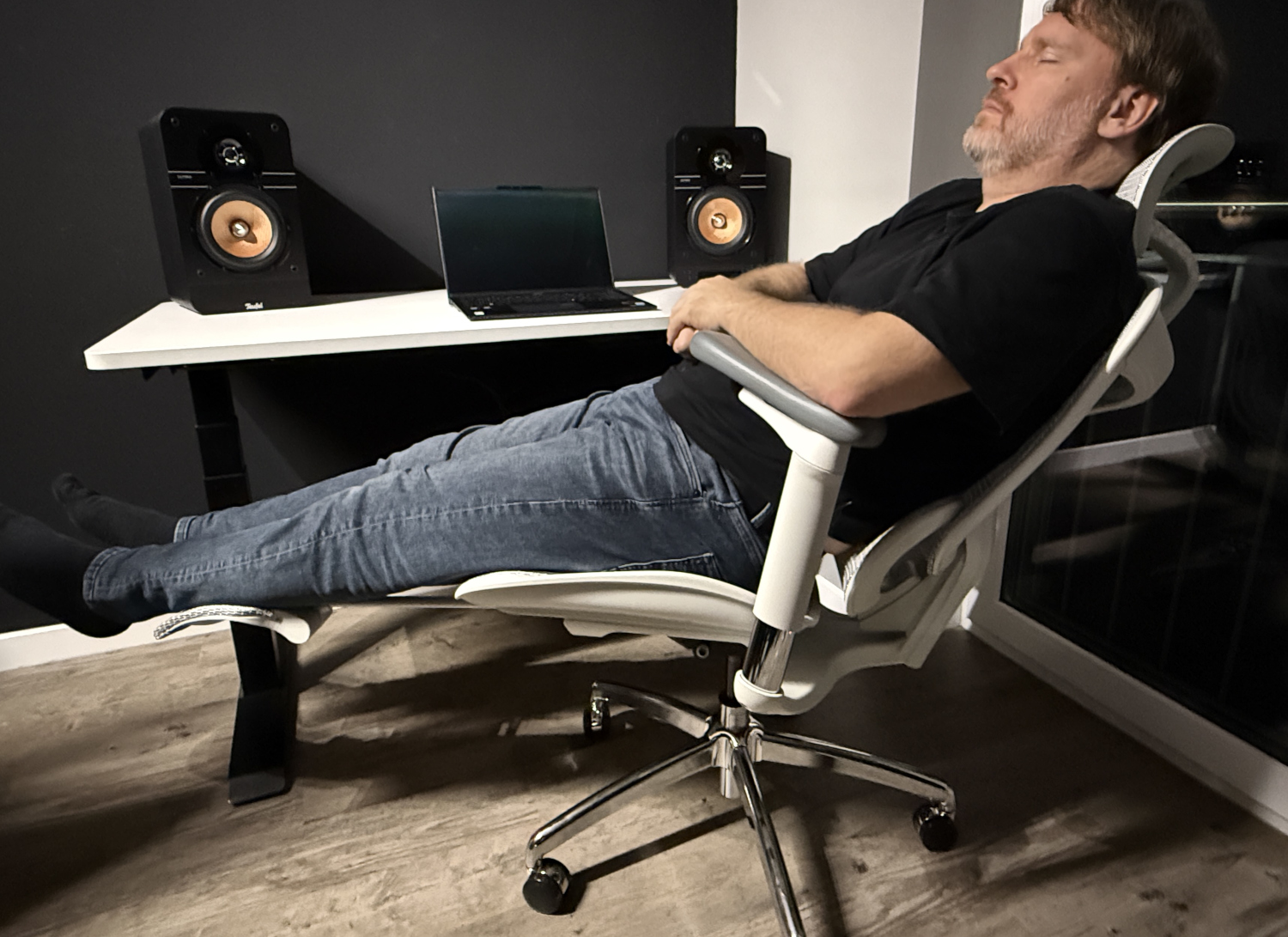 You can even put your feet up in this ergonomic office chair: Sihoo Doro C300 review