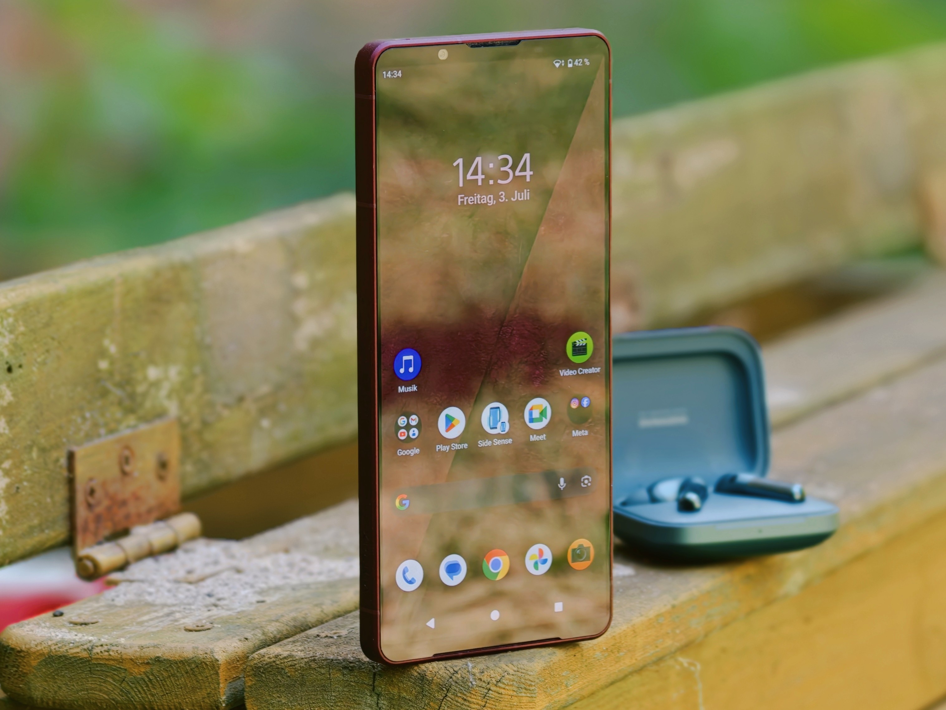 Why This Lightweight Top-of-the-Line Smartphone Is Better Than Its Specs Suggest - Sony Xperia 1 VIII Review
