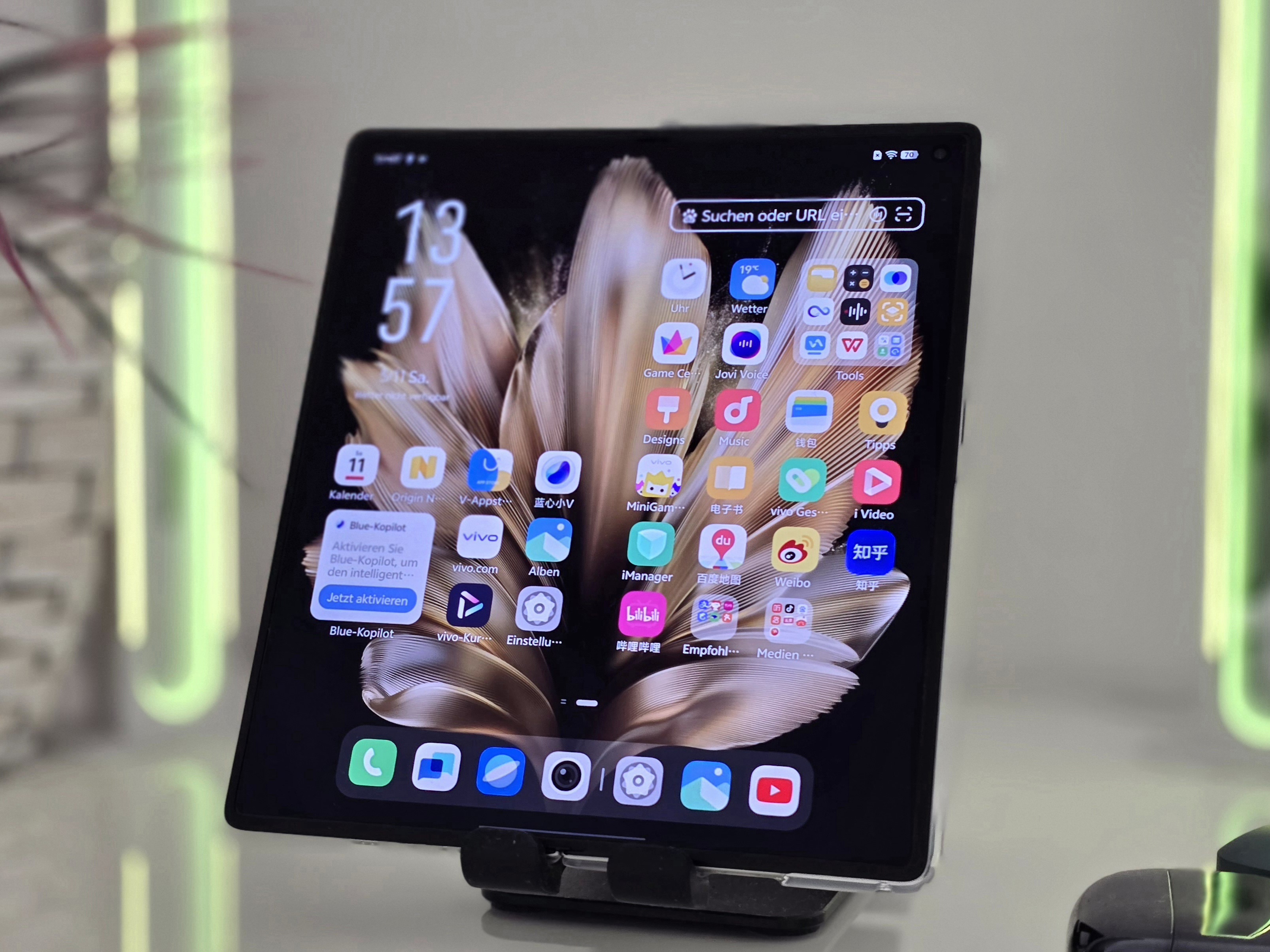 Vivo X Fold3 Smartphone Review: A physics-defying, insanely light