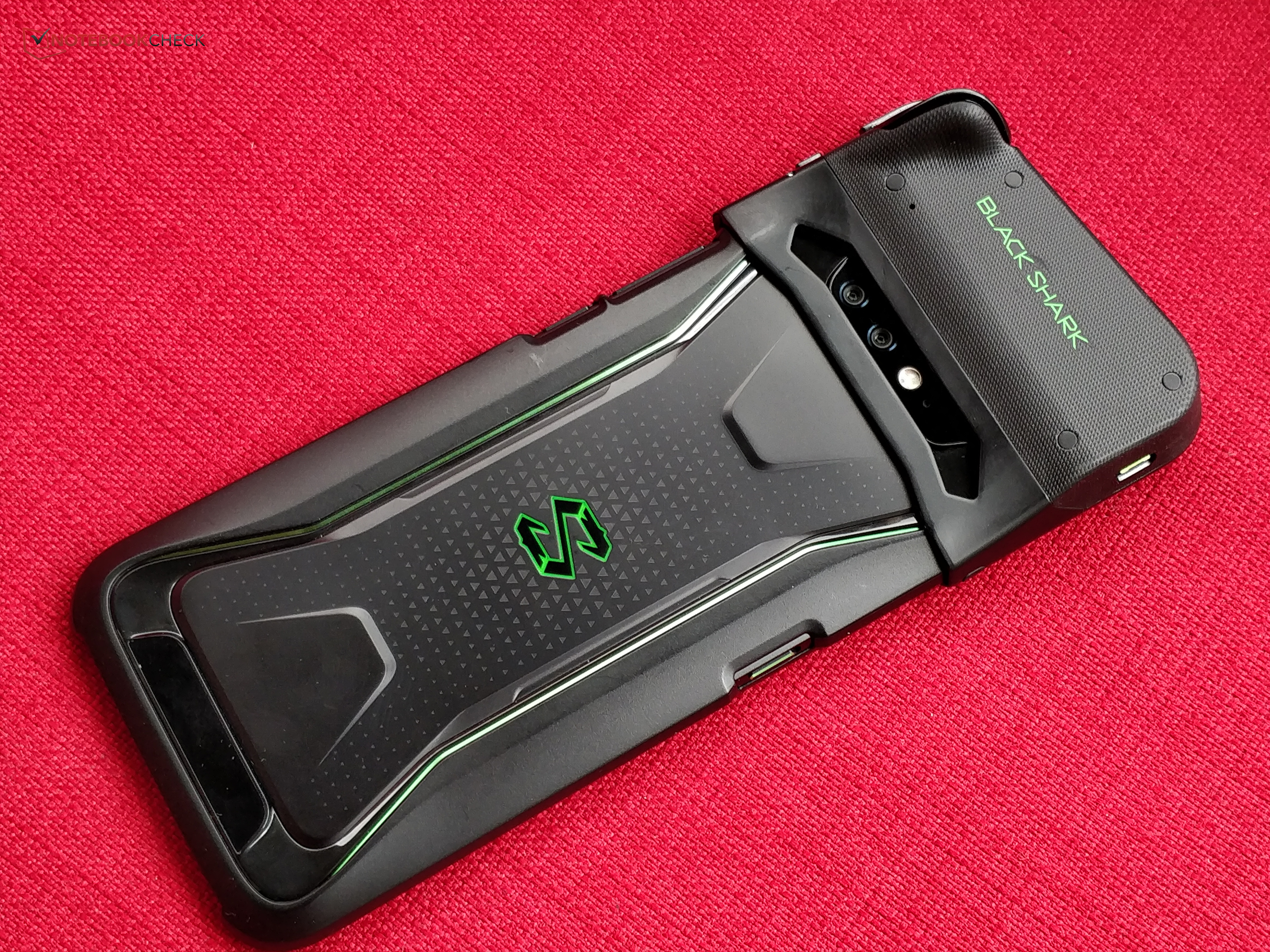 Shark смартфон. Xiaomi Black Shark 6. Рейзер Блэк Шарк 1. Блэк Шарк 7. Сяоми Блэк Шарк 1 Дарвин.