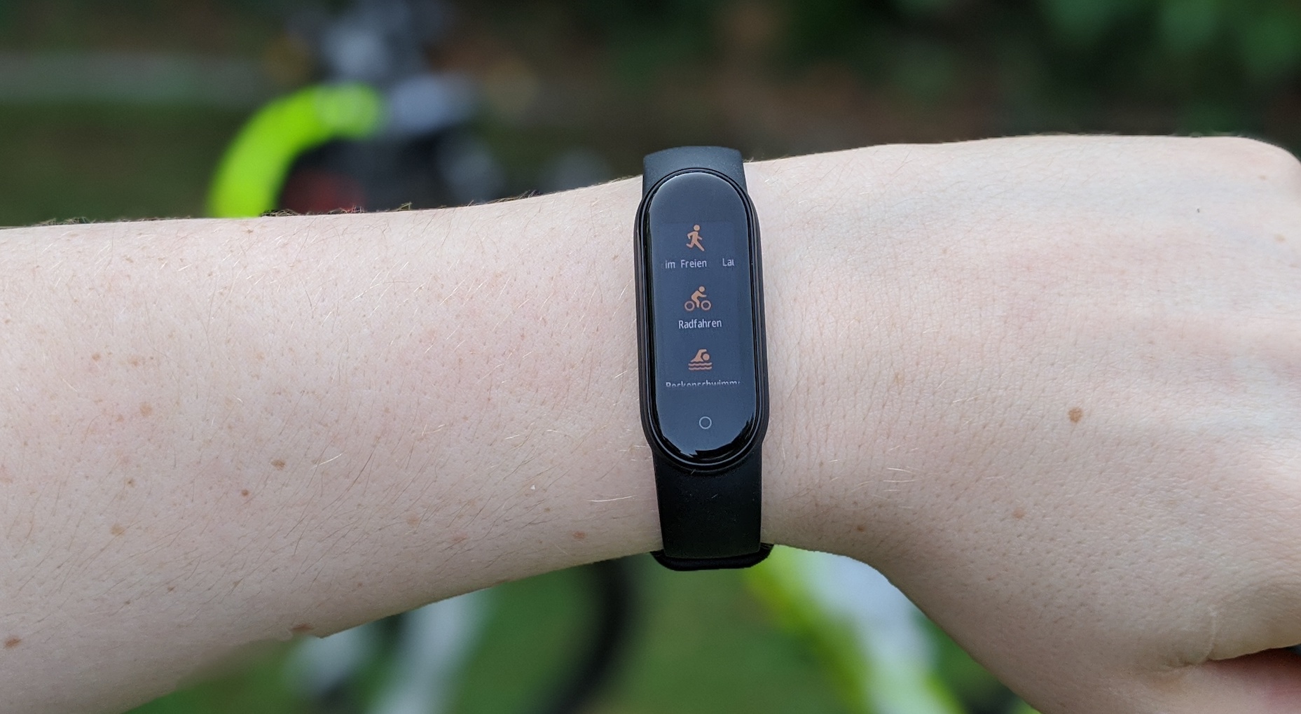 Xiaomi Mi Band 5 fitness tracker in practical test: What can the  inexpensive fitness wristband do?  Reviews