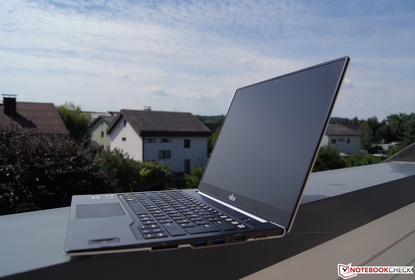 Review Fujitsu LifeBook U772 Ultrabook - NotebookCheck.net Reviews