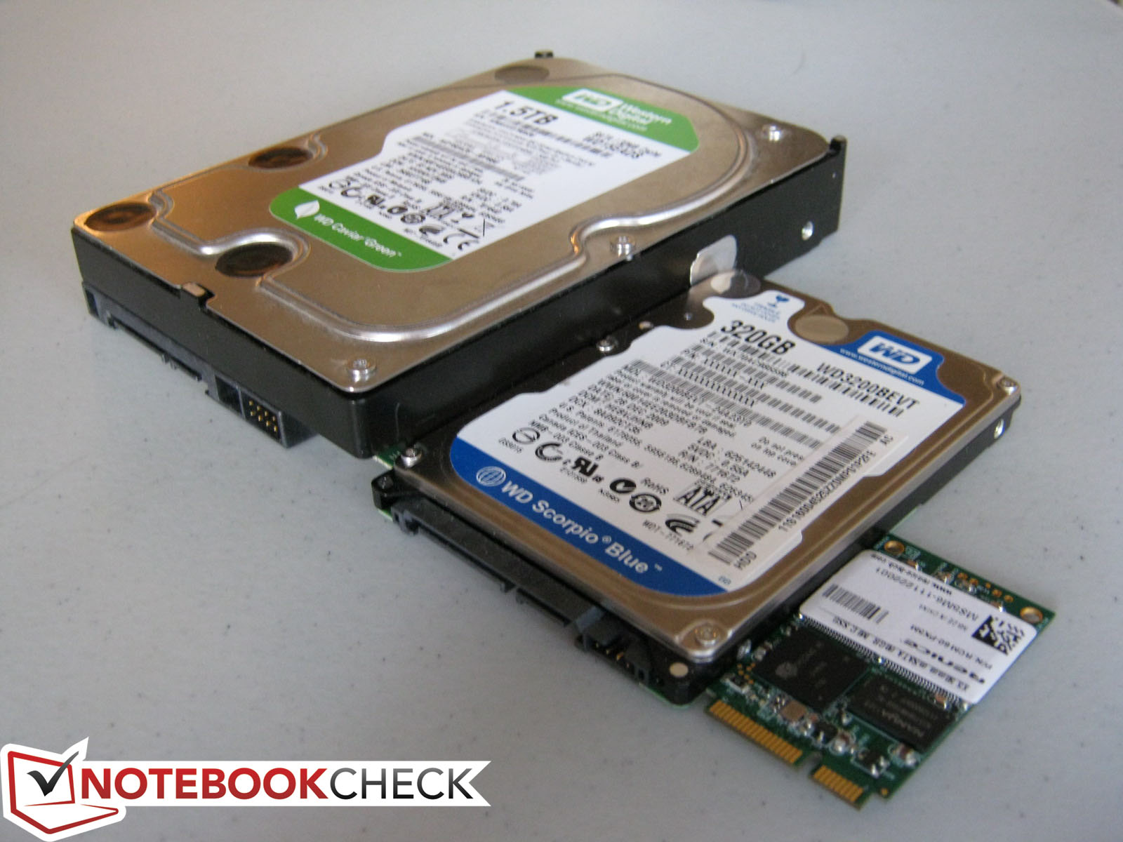 Ssd жесткий разница. SSD 2.5 SATA. SSD И HDD 2.5. HDD 2,5 SATA III. SSD 3.5 SATA.