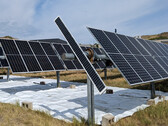 A solar module can generate significantly more electricity on a bright ground. (Image: University of Ottawa)
