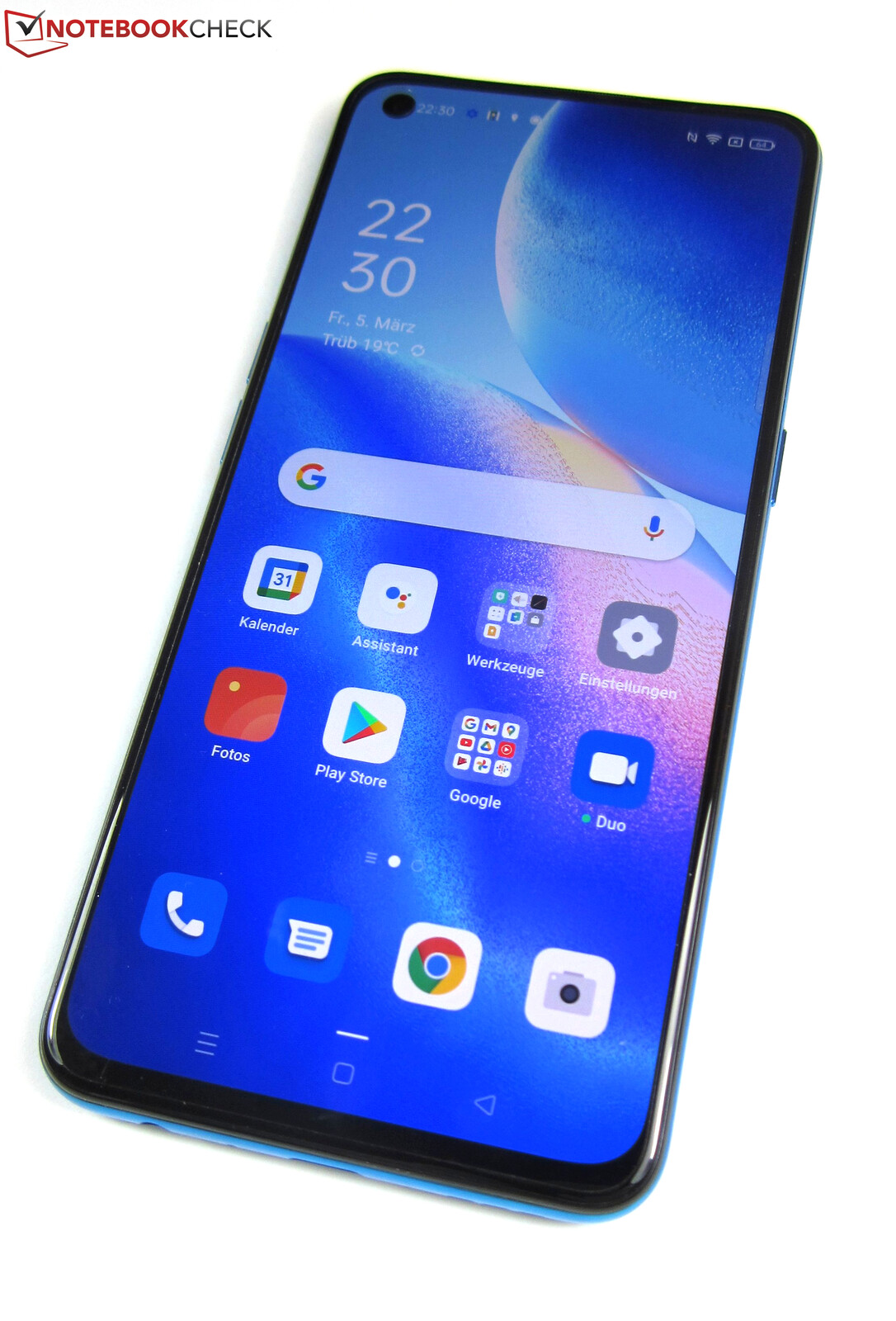 oppo find x3 lite smartphone review fast mid ranger with a 90 hz oled panel and a 65 watt power adapter notebookcheck net reviews