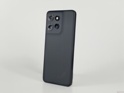 The ThinkPhone 25 is a decent compact phone (Image source: Marcus Herbrich)