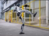 The humanoid robot G1 from Unitree impresses with authentic kung fu moves. (Image source: YouTube / Unitree Robotics)