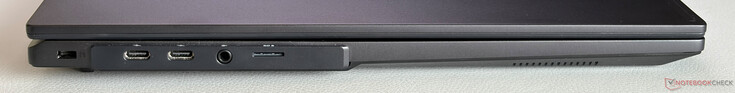 Left: Kensington lock, 2x USB-C 4.0 w/ Thunderbolt 4 (40 Gbps, DisplayPort 2.1, Power Delivery), 3.5 mm stereo jack, microSD-card reader