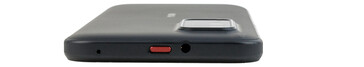 Top: microphone, quick-access key, audio port (photo: Alexander Schmidt)