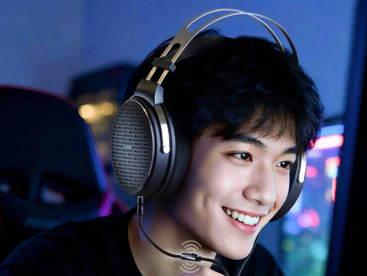 The Fiio JadeAudio JT3 open-back headphones use a detachable cable with an in-line mic. (Image source: Fiio)