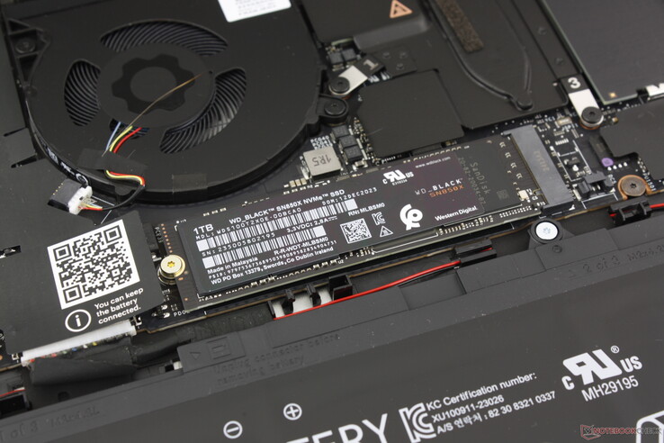 Model supports up to one internal SSD only