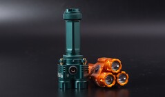 The Niwalker ES01 is a compact EDC flashlight with an unusual design
