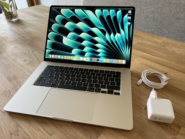 15-inch MacBook Air with M2 chip - Starlight