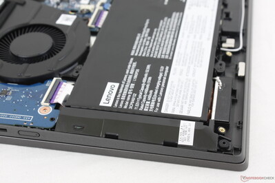 Speakers face upwards along the sides of the keyboard instead of underneath Speakers face upwards along the sides of the keyboard instead of underneath