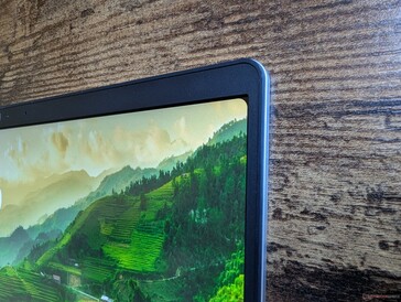 Corners of the screen are rounded for the 2.8K display option only