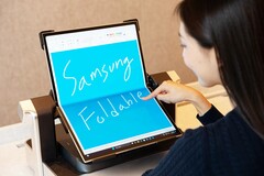 Samsung has developed a new, foldable 18.1-inch display for laptops and tablets. (Image source: Samsung Display)