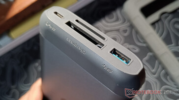 The bottom ports (Image source: Notebookcheck)