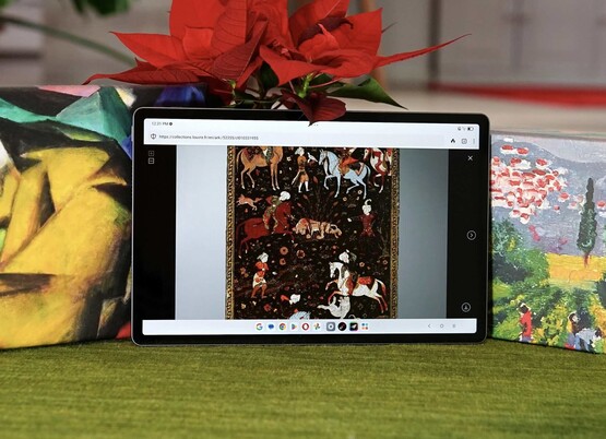 The 12.7-inch 3K display on offer boasts a refresh rate of 144 Hz. (Image source: Florian Schmitt)
