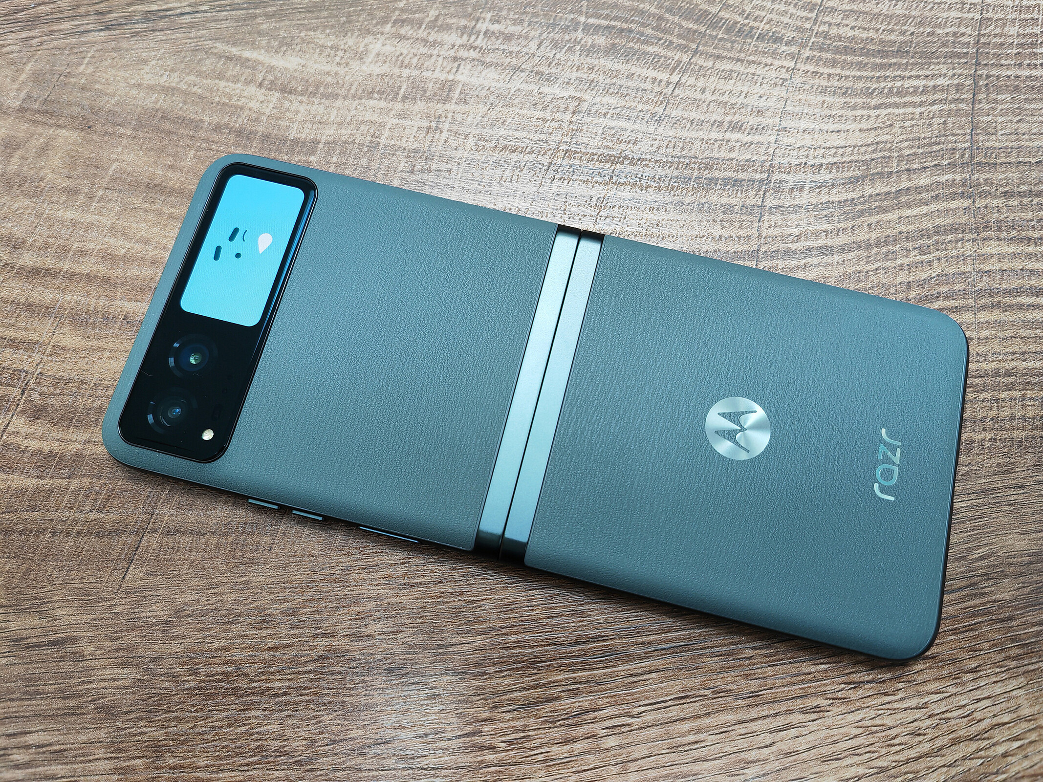 From Moto Razr to Galaxy Flip: The Best Flip Phones for 2023