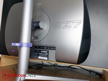 The 5 W loudspeakers are located on the side