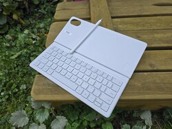 The MatePad 12 X's accessories
