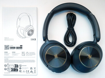 Package contents include the Focus A6 headphones, USB-C audio/charging cable, and user manual. (Image source: Notebookcheck)