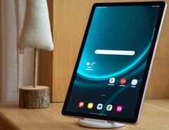 The Samsung Galaxy Tab S9 FE is a noteworthy option for frugal tablet buyers (Image: Benedikt Winkel)