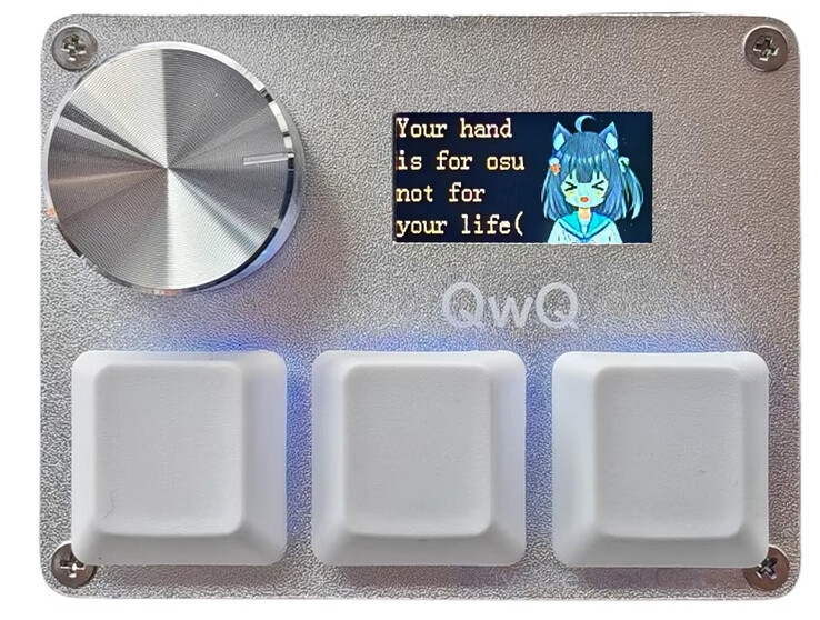 Front view of the SayoDevice O3C featuring three white keycaps, a brushed metal knob