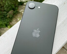 The Apple iPhone 16e. (Image source: Notebookcheck/Manuel Masiero)