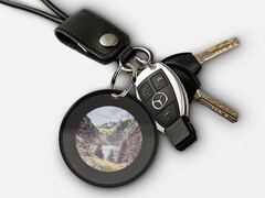 The πTag is equipped with an e-ink screen (Image source: Pitag)