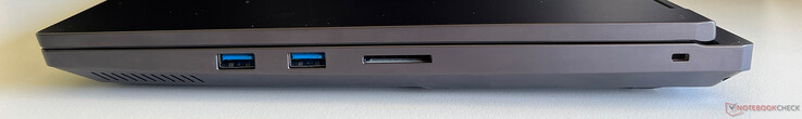 Right: 2x USB-A 3.2 Gen 1 (5 GBit/s), SD card reader, Kensington NanoSaver Lock