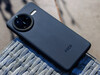 Poco F7 Ultra in the supplied case (Image source: Daniel Schmidt)