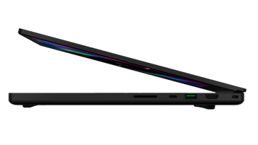 Razer Blade Pro 17 - Right. (Image Source: Razer)