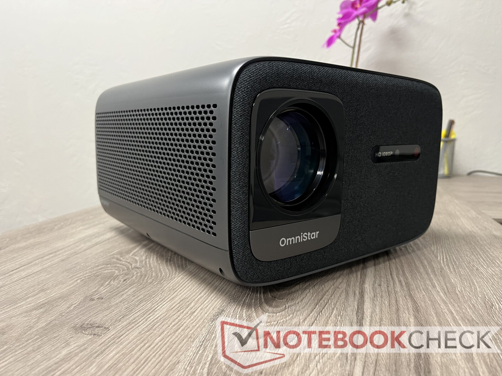 Ultimea Apollo P40 LCD hands-on review: Bright business projector with some  smarts -  News
